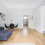 Serene And Spacious Apartment In The Centre