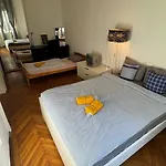Weiner Central Apartment