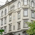 Unique Home At Chain Bridge With Danube View