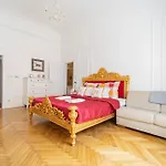 Unique Home At Chain Bridge With Danube View