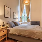 Central Designer 2 Bedroom Flat