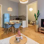 Central Designer 2 Bedroom Flat