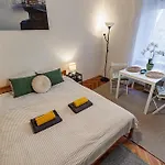 Beat Of The City - Cozy Downtown Studio