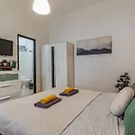 Beat Of The City - Cozy Downtown Studio