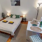 Beat Of The City - Cozy Downtown Studio