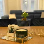 Newly New York Designed 3 Bedroom Apartment