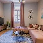 Budapest True Gem Downtown Next To Synagogue And Gozsdu Garden Area