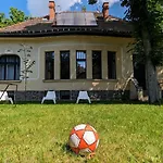 Magyaros-Szecesszios Villa