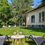 Magyaros-Szecesszios Villa