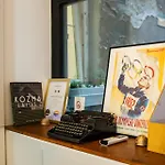 Writer\'S Place - Downtown Opera