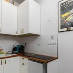 Ac Incl At Writer\'S Place City Studio Apt Near Basilica And Opera