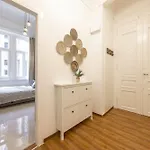 Central Cozy & Homy Apartment In The Heart Of Budapest