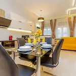 Luxury Apartment With Balcony And Sauna