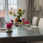 Budacastle Panoramic Luxurious Family Apt, Free Parking Included