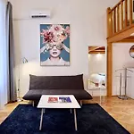 Christie\'S Downtown Apartment