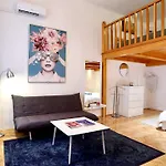 Christie\'S Downtown Apartment