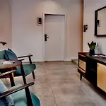 Lujza B Studio 43