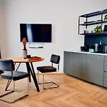 Lujza B Studio 42