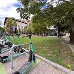 Central Vintage Loft - Free Private Parking - Metro - Tram - Ac