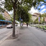 Central Vintage Loft - Free Private Parking - Metro - Tram - Ac