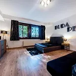 Cosy Parliament Apartment