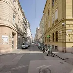 Relaxing Spacious Balcony Super Central Near Opera