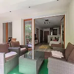 Charming Apartment With Quiet Garden In Downtown