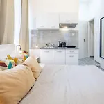 Extra Central Mini Studio - Lively Neighborhood