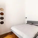 Vintage 2 Bedroom Apartment, Kai