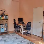 Budapest Citypark Getaway Quiet Historic Flat & Free Parking