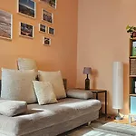 Budapest Citypark Getaway Quiet Historic Flat & Free Parking