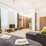 Studio Apartment In Heart Of Bartok Bela Boulevard