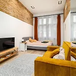 Downtown Apartment 2 Minutes From Opera House