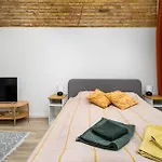 Downtown Apartment 2 Minutes From Opera House