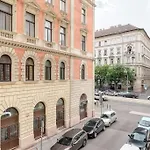 Deluxe Central Budapest Retreat - Free Parking