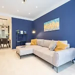 Admiral Blue Apartment With Balcony