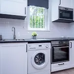 Super Central New Apartment With Air Conditioning