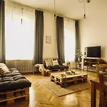 Baross 86 Greenery Apartment