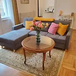 2 Apt Near Castle District