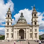 Basilica Downtown Apartment