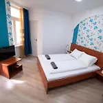 Seasons Rooms Central Budapest