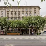 Central Budapest Oasis - Modern Charm, Timeless Comfort