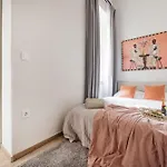 Central Budapest Oasis - Modern Charm, Timeless Comfort
