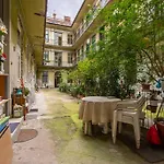 Cool Apartment In The Center With Patio, Szovetseg Street