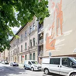 Free Parking Big Joe Budapest 6Ppl