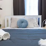 Prime Location & Cozy Central 3Bedrm Apartment