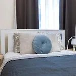 Prime Location & Cozy Central 3Bedrm Apartment