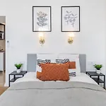 Central - Cute And Comfy Home
