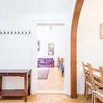 Central Comfy Large Apartment