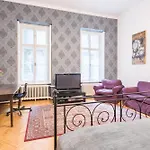 Central Comfy Large Apartment